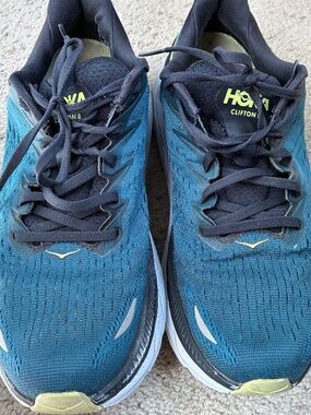 Hoka One One Clifton 8 sneakers in the Blue Coral/Butterfly colorway. Size 9